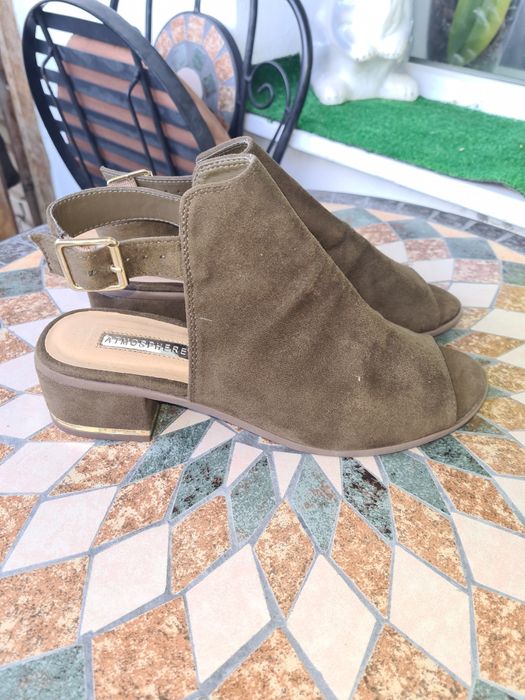 Продам босоніжки