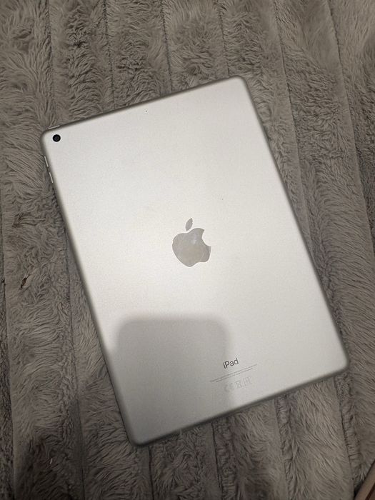 iPad (7. gen) 10,2" 128 GB / 3 GB RAM Wi-Fi Silver + Rysik + Etui | Stan bardzo dobry