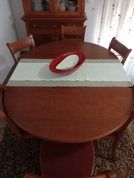 Mesa de sala em cerejeira 1,55x1,13 e 6 cadeiras