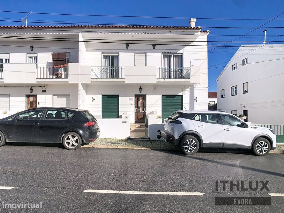 Moradia Bifamiliar T3 com garagem – Bacelo, Évora