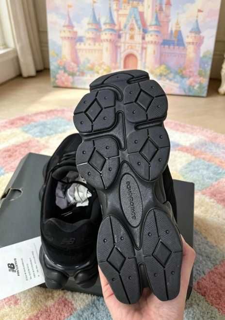 New Balance 9060 Triple Black R.39.5