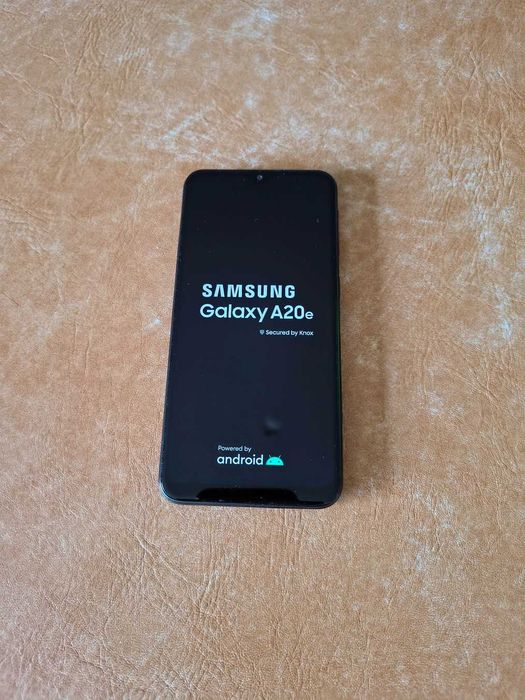 Telemóvel Samsung Galaxy A20e 32 GB Dual SIM com acessórios