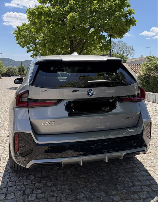 Venda BMW iX1 edrive 20 - Versão Pack Desportivo M (interior e exterior) maio2025 _ OFERTA Wallbox nova