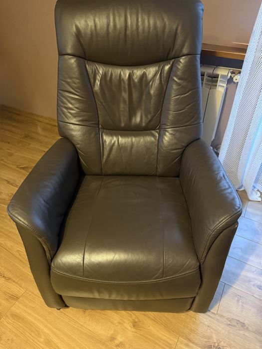 Czekoladowy skorzany fotel