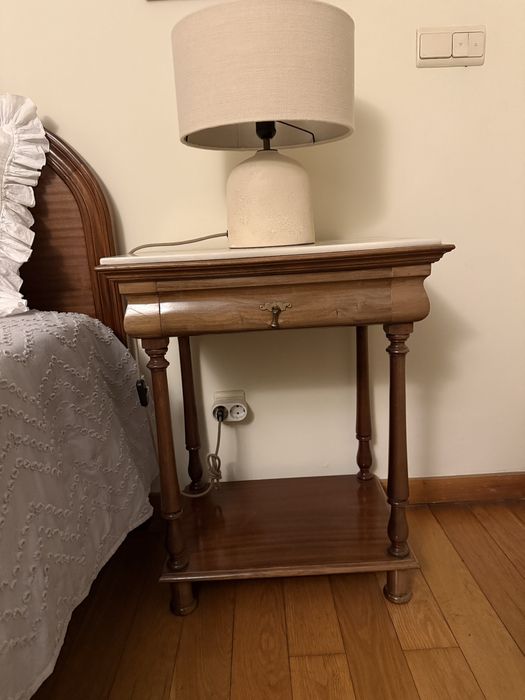 Mesinha de cabeceira