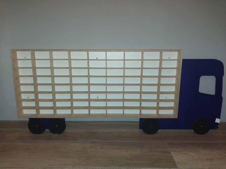 Półka na hot wheelsy