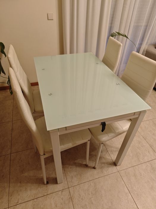 Mesa e 6 Cadeiras
