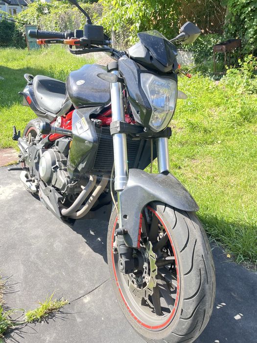 Продам Benelli TNT 300.