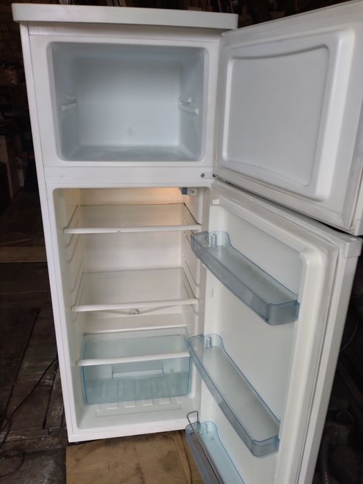 Продам двокамерний холодильник