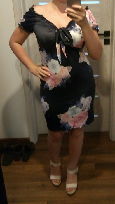 Sukienka w kwiaty nowa