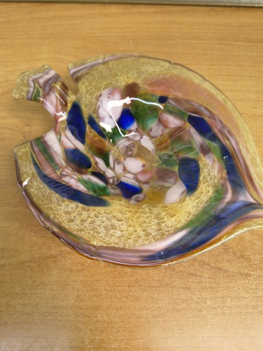 Ręcznie formowana patera / talerzyk artystyczny – szkło wielobarwne