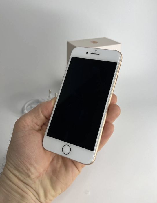iPhone 8 на 64гб