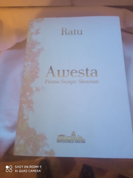 Święta Księga Słowian Awesta Ratu ( jak nowa).
