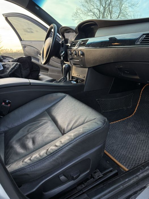 Продам БМВ Е61 525i