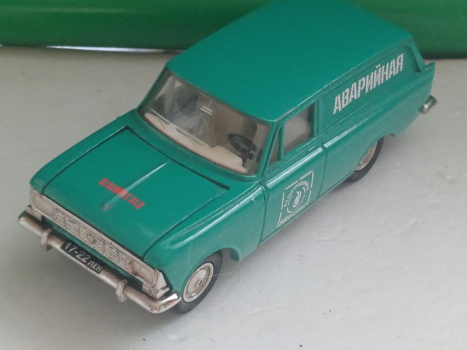 Модель авто СССР. 1:43 "москвич-434" служебный.