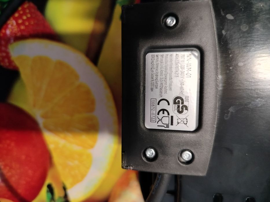 Вафельница в рабочем состоянии.