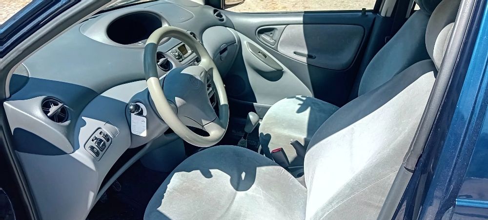 Toyota yaris 1.0 vvti 5p