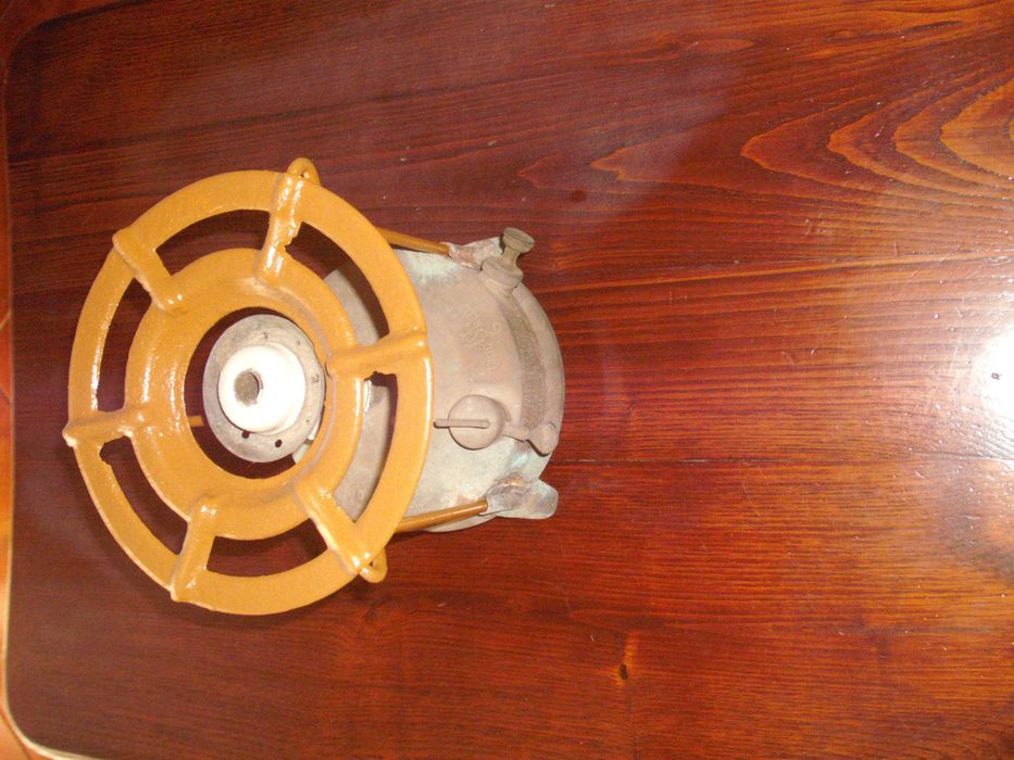 Fogão a petróleo antigo