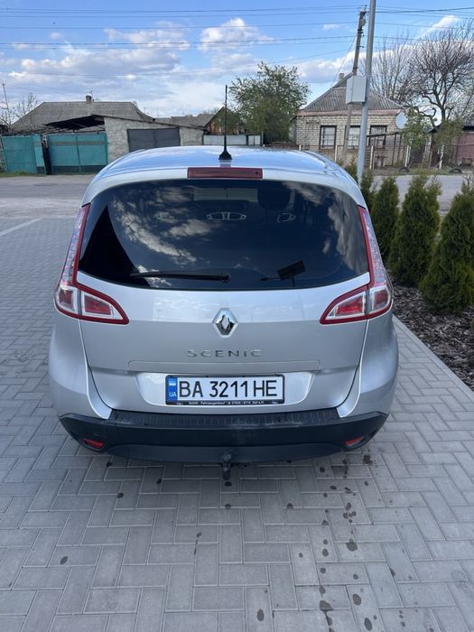 Автомобиль Renault Scenic