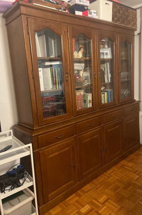 Armário de sala de madeira de cor castanha