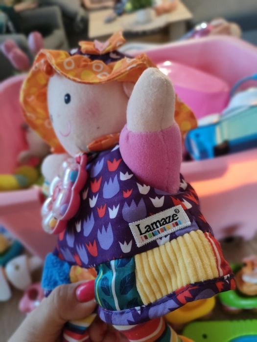 Laleczka lamaze kolorowa