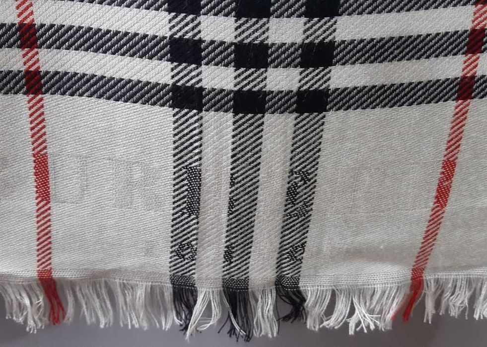 Burberry оригинальный шелковый шарф