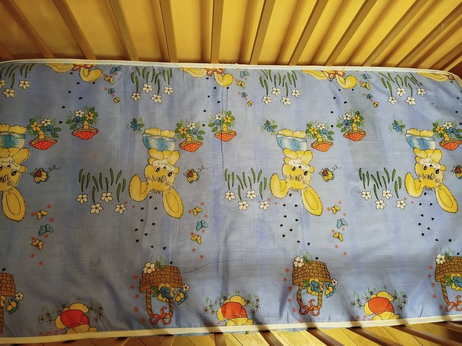 Дитяче ліжечко в гарному стані