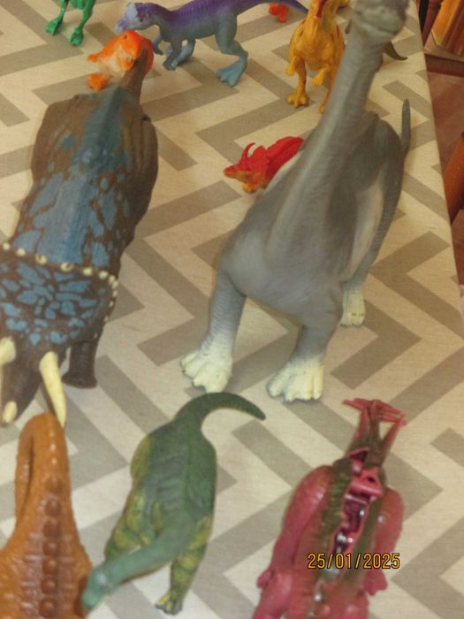 Mais de 20 dinossauros em pvc