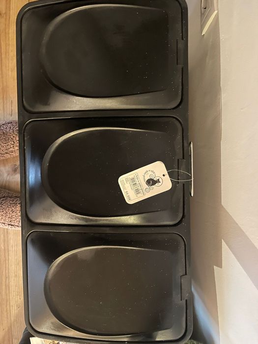 Caixote de lixo para reciclar com três compartimentos