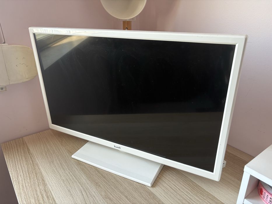 Televisão pequena Kunft 24 polegadas