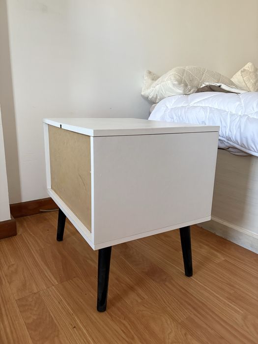 Mesas cabeceira preto e branco