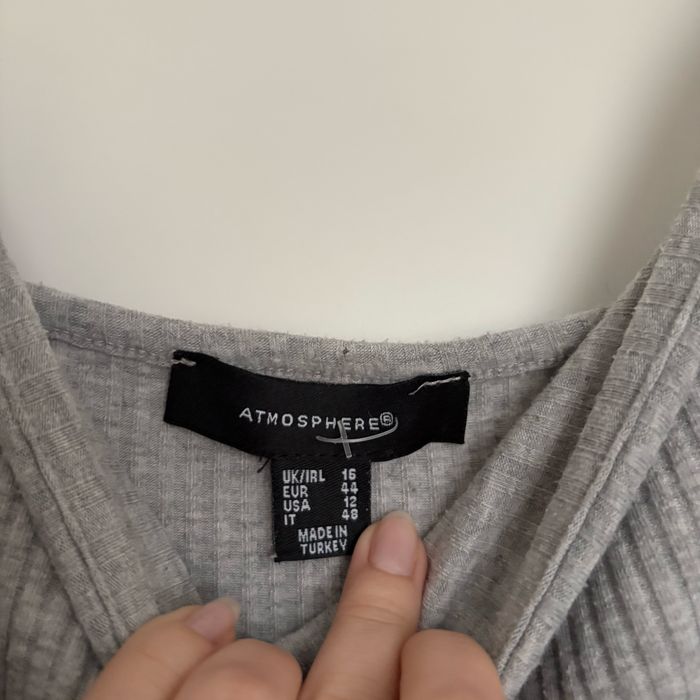 Seksowny wygodny materiałowy szary kombinezon na ramiączka