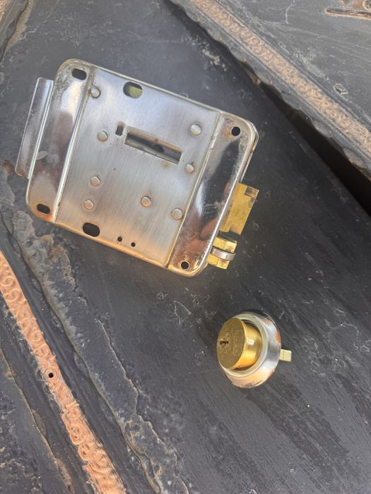 Замок электромеханический Atis