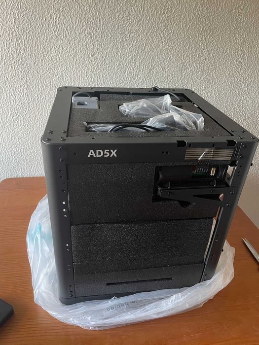 Impressora 3D Flashforge Adventurer 5X AD5X – Nova, Nunca Utilizada Flashforge AD5X 3D Printer – Brand New, Never Used