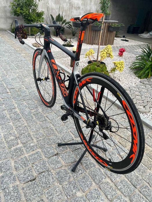 Scott Foil 30 - Carbono Aero com Rodas Mavic Cosmic