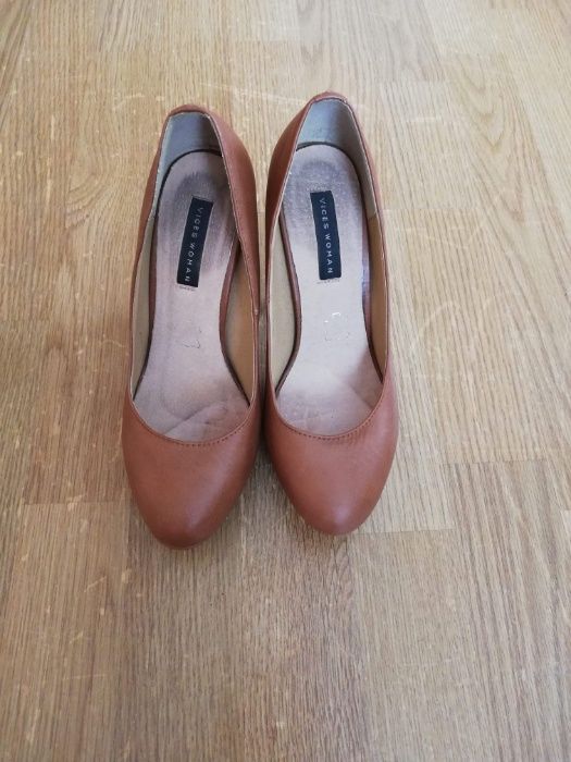 Brązowe szpilki Vices Woman