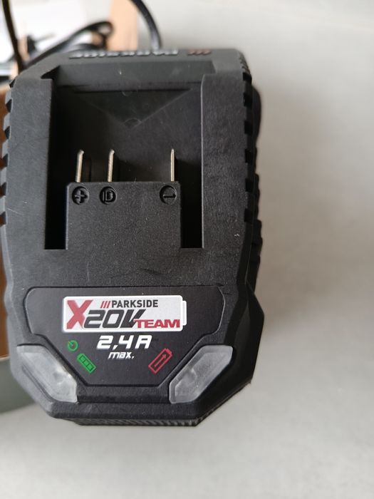 Carregador 20v  2 ah