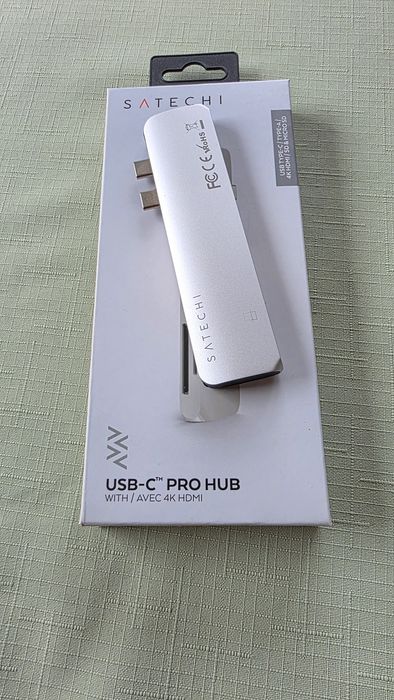 Satechi Pro HUB - wieloportowa przejściówka do MacBooka srebrna