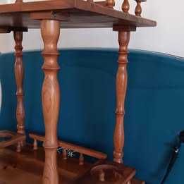 Carrinho de chá/bar antigo em madeira nobre com rodas e pega #