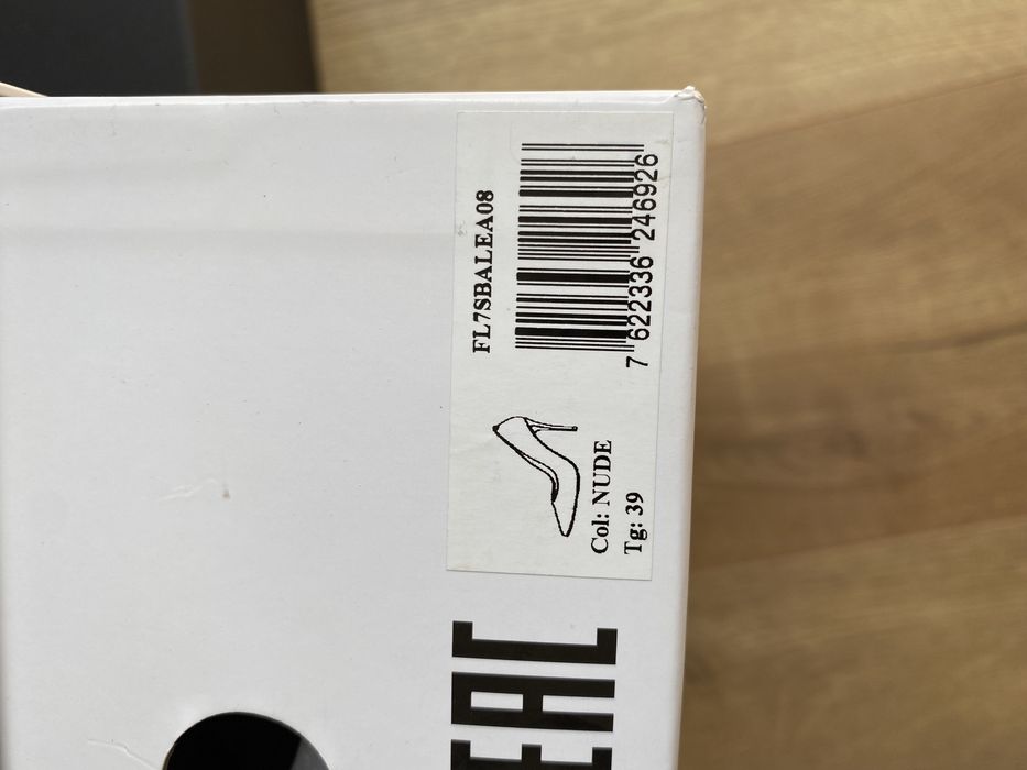 Szpilki Guess r 39