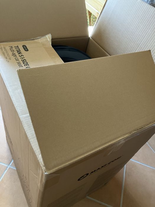 Cadeira-auto Maxi-Cosi Titan S i-Size - NOVA (ainda na caixa)