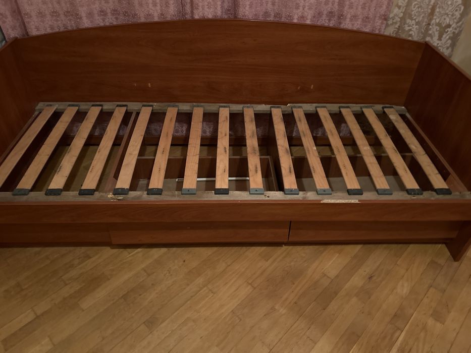 Ліжко односпальне