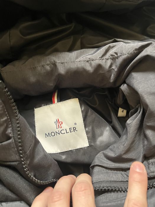 Сірий Теплий Пуховк Від Moncler