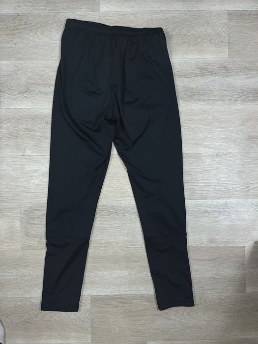 Спортивные штаны Under Armour, размер M