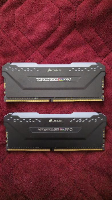 Kit Memória RAM Corsair Vengeance RGB PRO 16GB (2x8GB) DDR4 3600MHz CL18