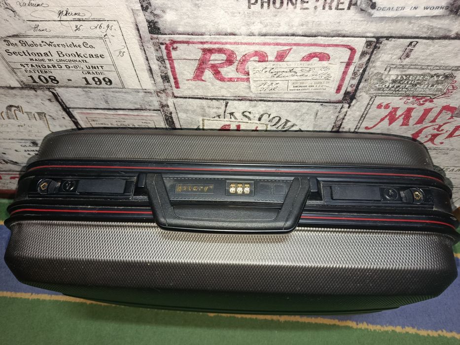 Валіза маленька  без колес, бу