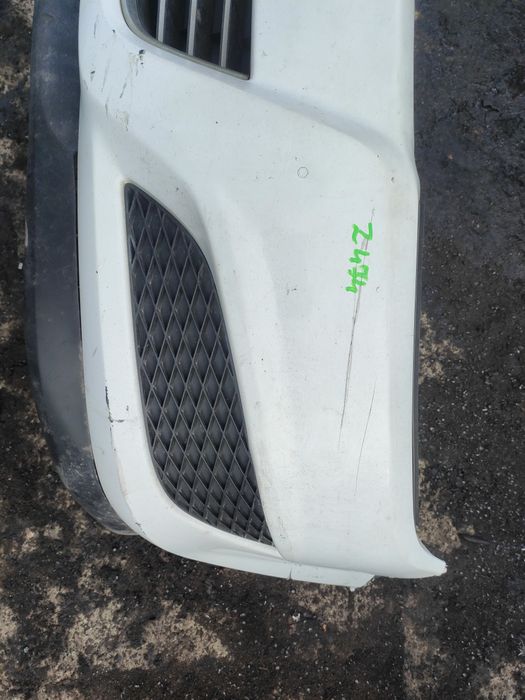 Opel Astra III H zderzak przedni biały Z474 uszkodzony