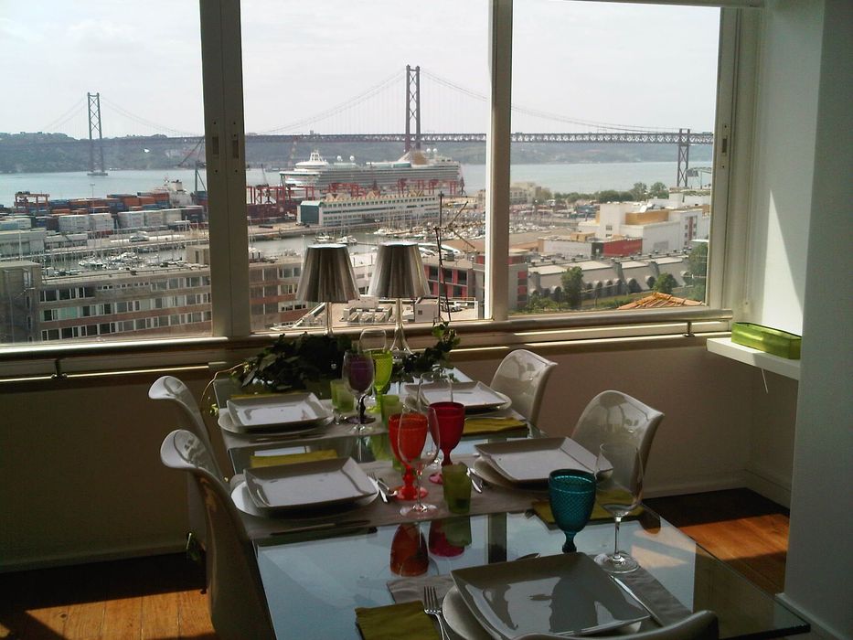 Mesa de Jantar Tampo de Vidro Design Isbone