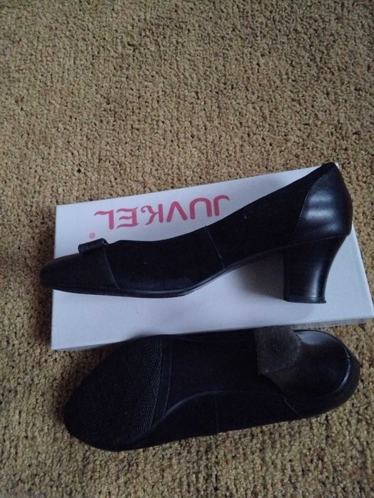 Жіночі кожані туфлі