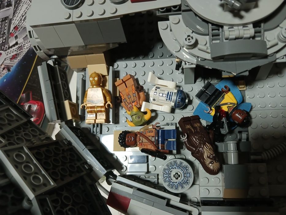 Lego star wars  millennium falcon